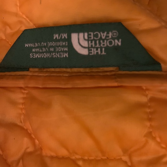 Men’s Medium NorthFace jacket Excellent condition…give me your best offer - Picture 3 of 3